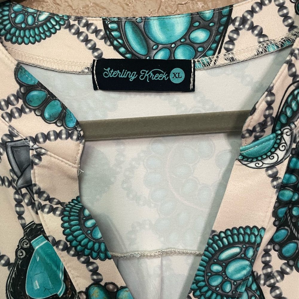Sterling Kreek Women's Turquoise Stones Patterned Top w/ ruched short sleeves - Picture 2 of 2
